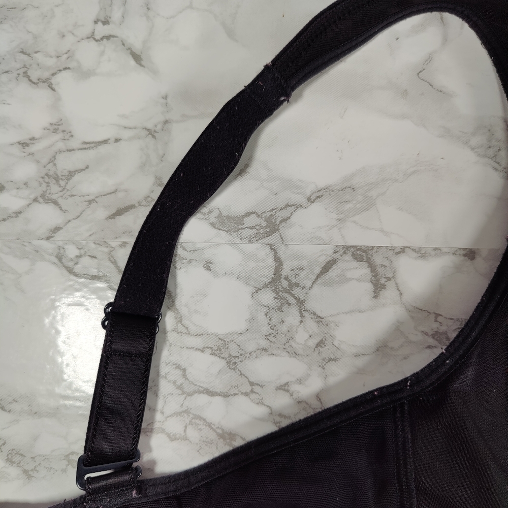 Lululemon Ta Ta Tamer II Black Sports Bra Size 32C - Picture 11 of 11